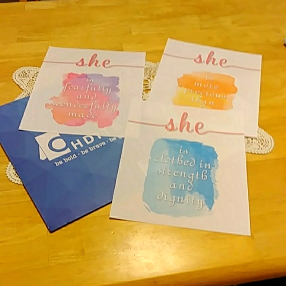 Crafts - Religious woman quotes on canvas-look fabric prints